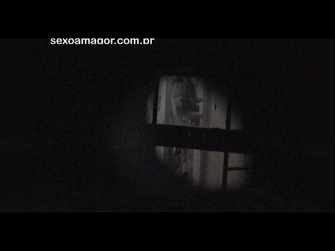 ❤️ Blondie vin an kasèt yon voyeur nan katye kache dèyè brik kre Porno nan nou ❌